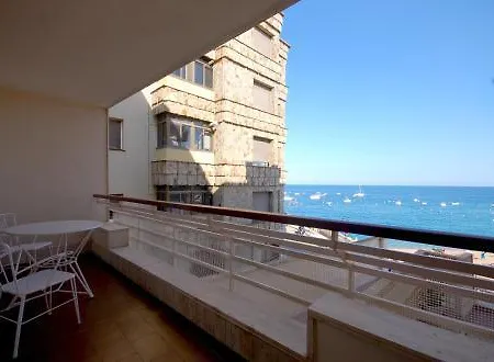 Lets Holidays Apartment *