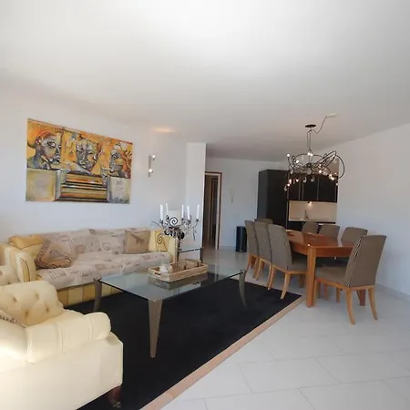 Lets Holidays Apartment *